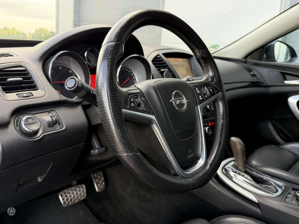 Opel Insignia 2009 — photo 12