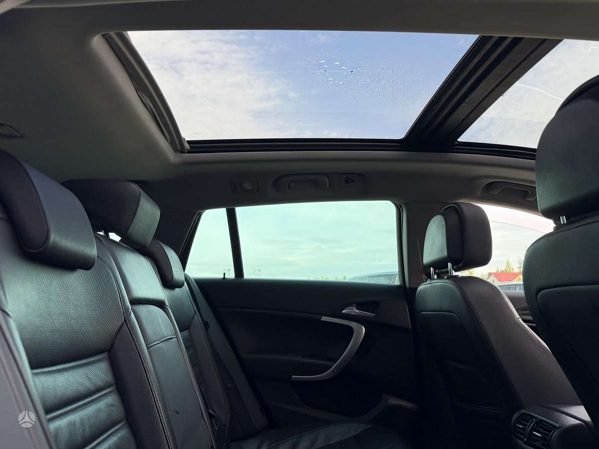 Opel Insignia 2009 — photo 17
