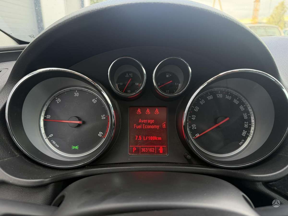 Opel Insignia 2009 — photo 20