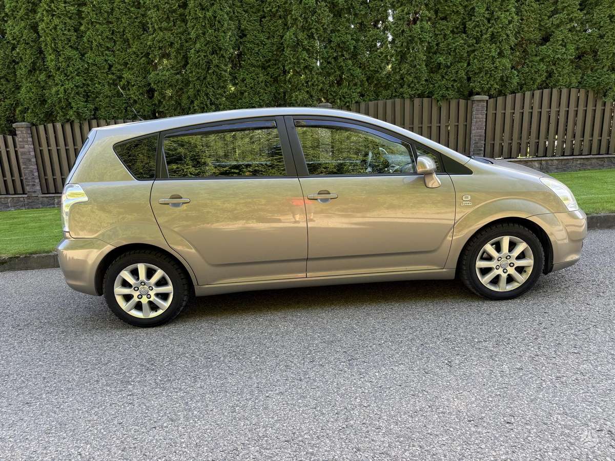 Toyota Corolla 2005 — engine 1995 cm³, 116 HP (85kW)