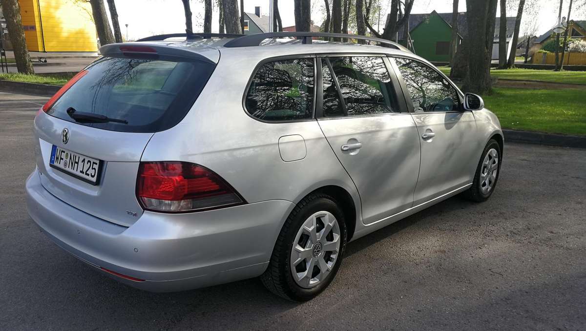 Volkswagen Golf 2011 — двигун 1600 cm³, 105 HP (77kW)