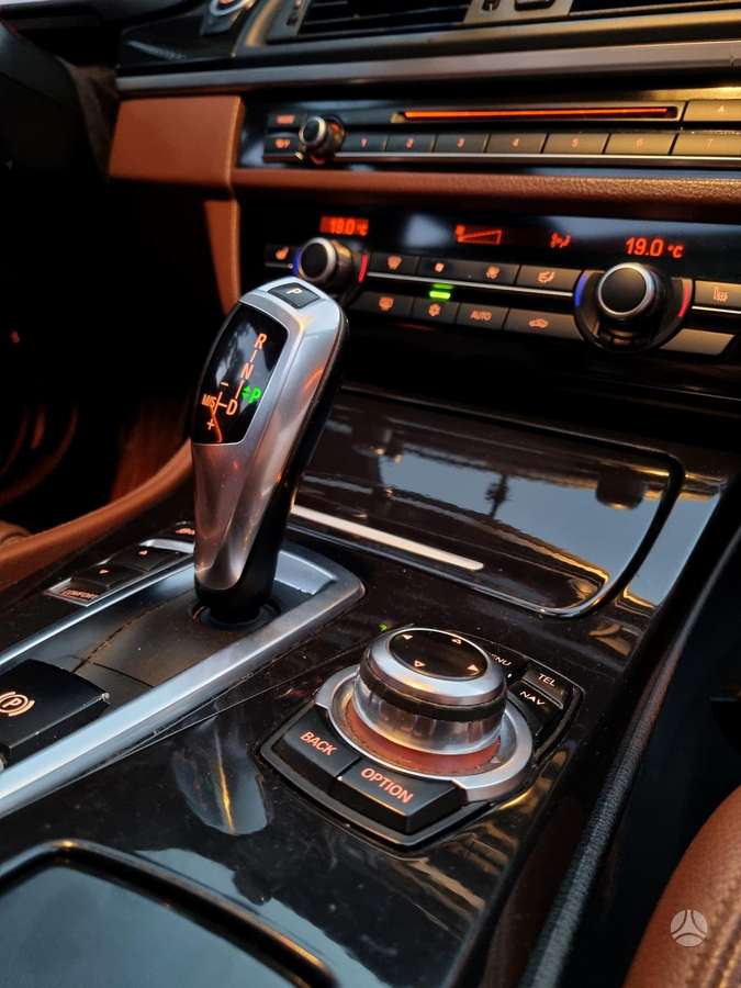 BMW 525 2011 — photo 14