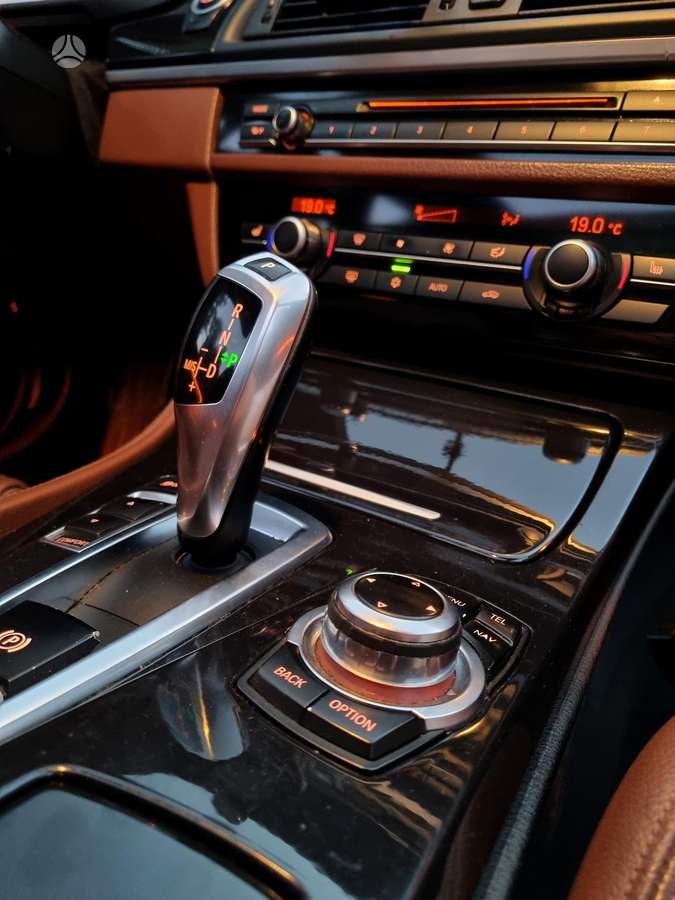 BMW 525 2011 — photo 15