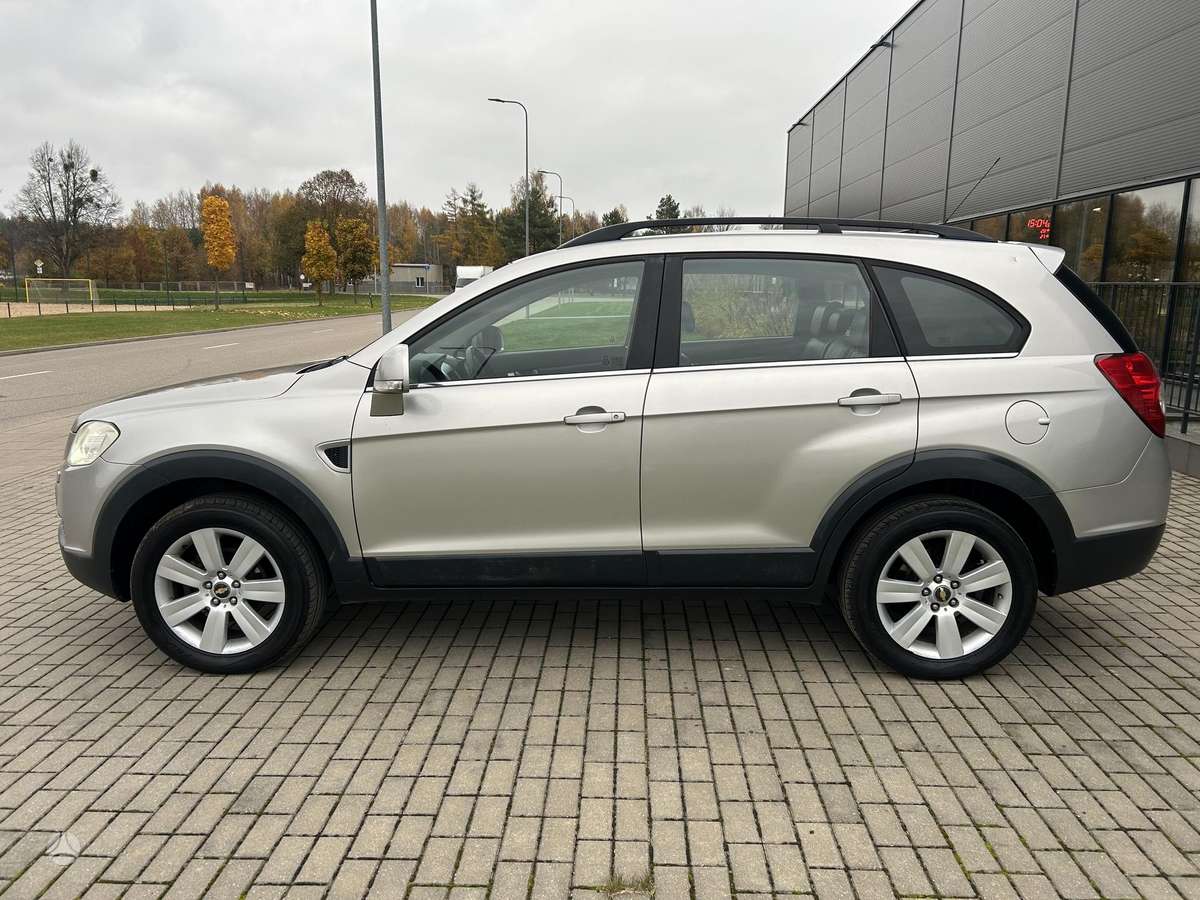 Chevrolet Captiva 2006 — rear view