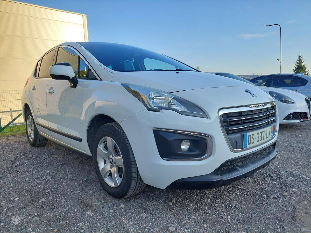 Peugeot 3008 2015 — rear view