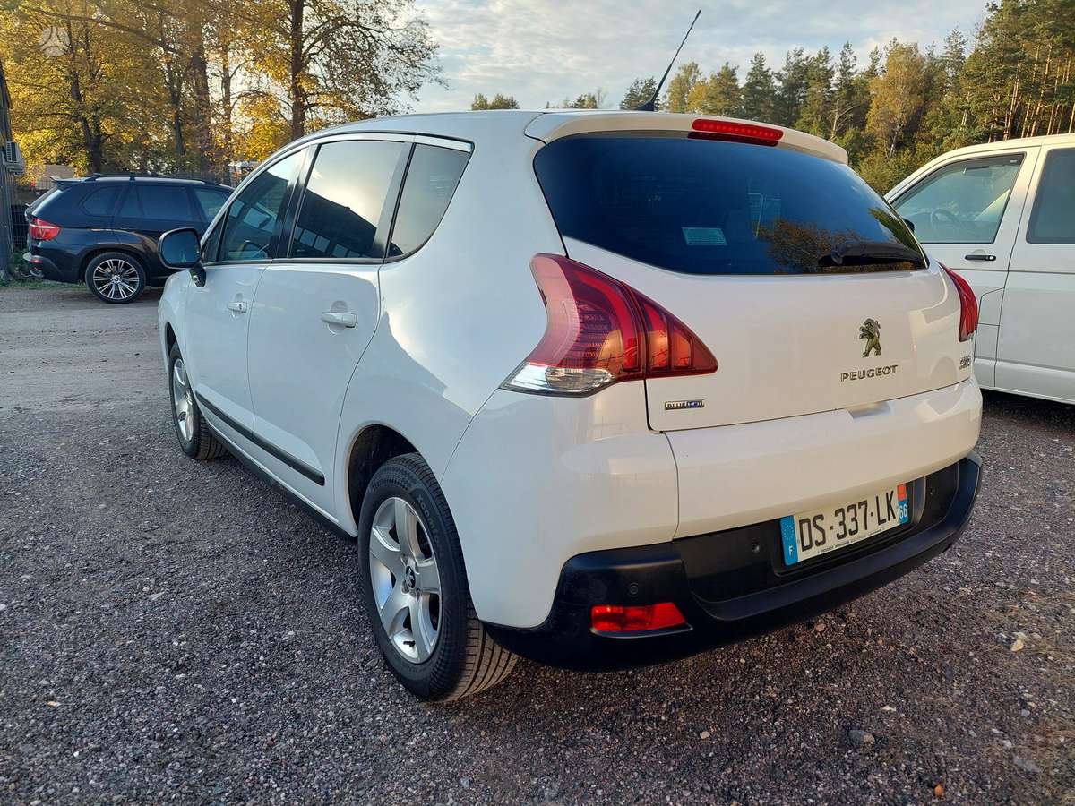 Peugeot 3008 2015 — interior