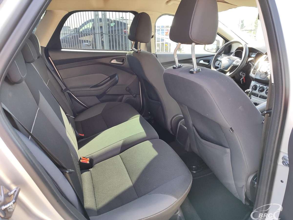 Ford Focus 2012 — photo 11