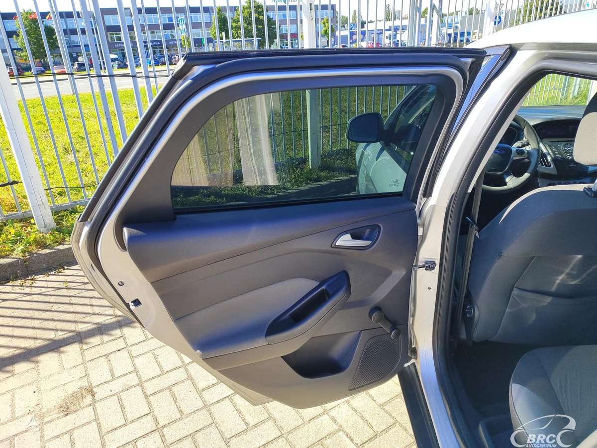 Ford Focus 2012 — photo 14