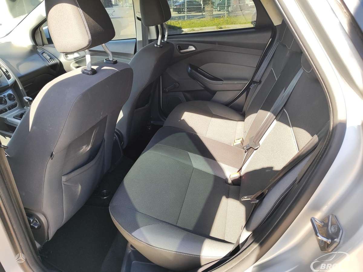 Ford Focus 2012 — photo 15