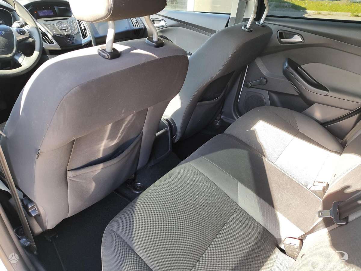 Ford Focus 2012 — photo 16