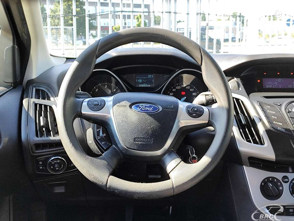 Ford Focus 2012 — photo 17