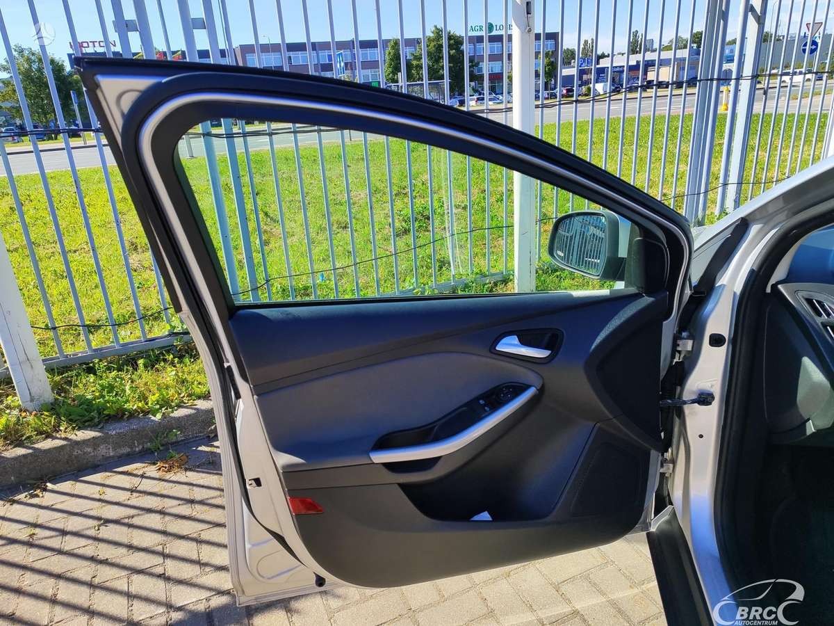 Ford Focus 2012 — photo 18