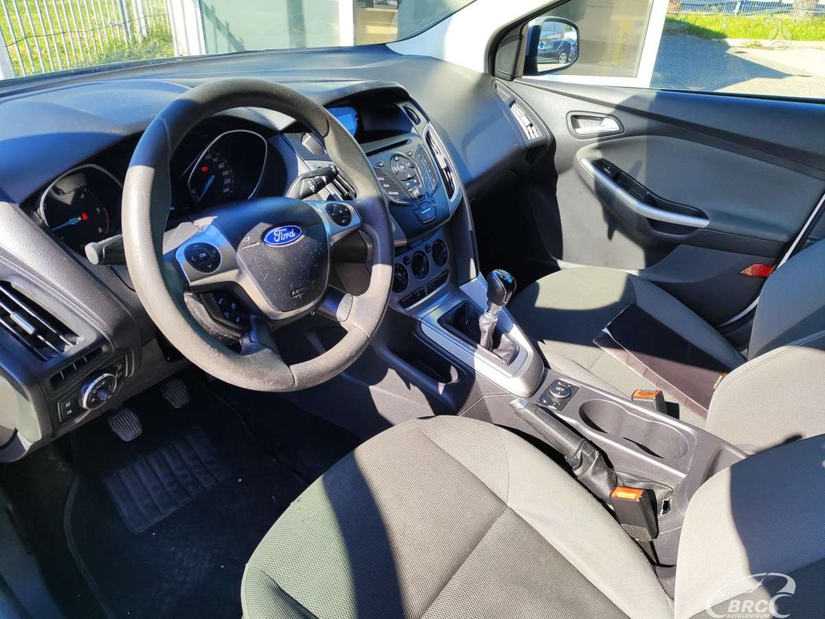 Ford Focus 2012 — photo 20