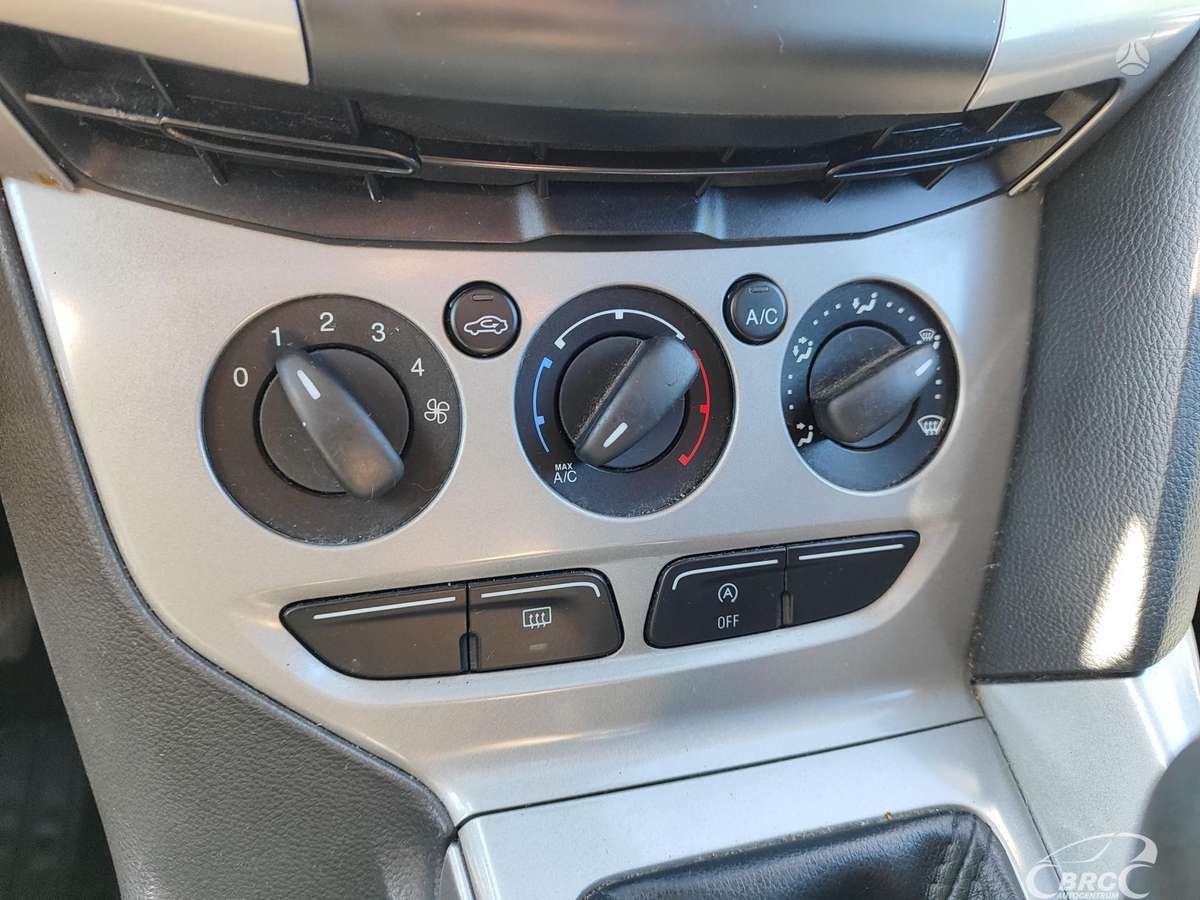 Ford Focus 2012 — photo 30