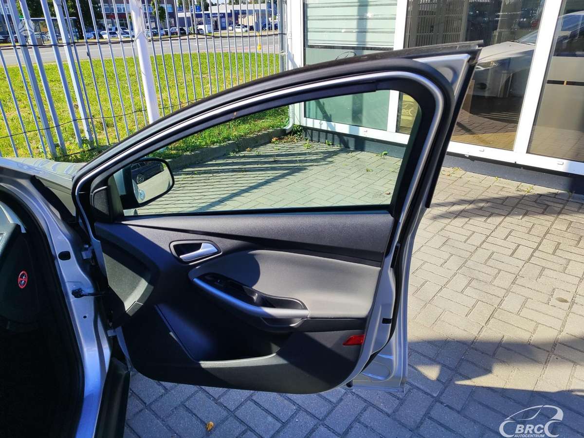 Ford Focus 2012 — photo 7