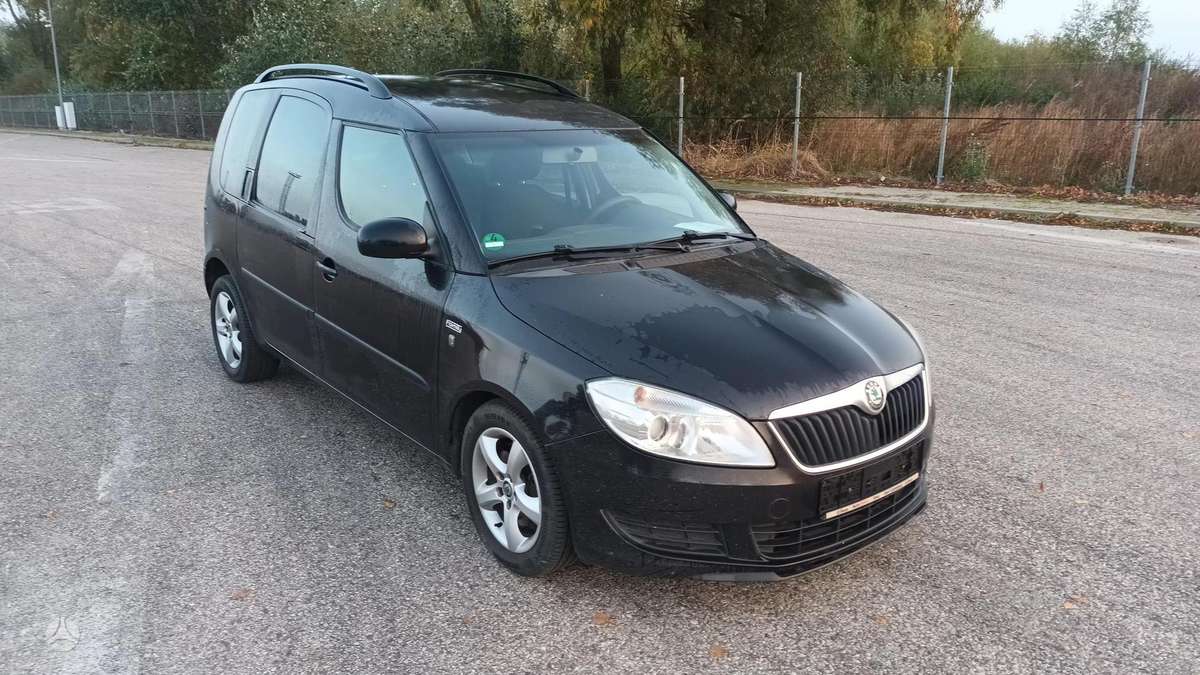 Skoda Roomster 2011 — вигляд ззаду