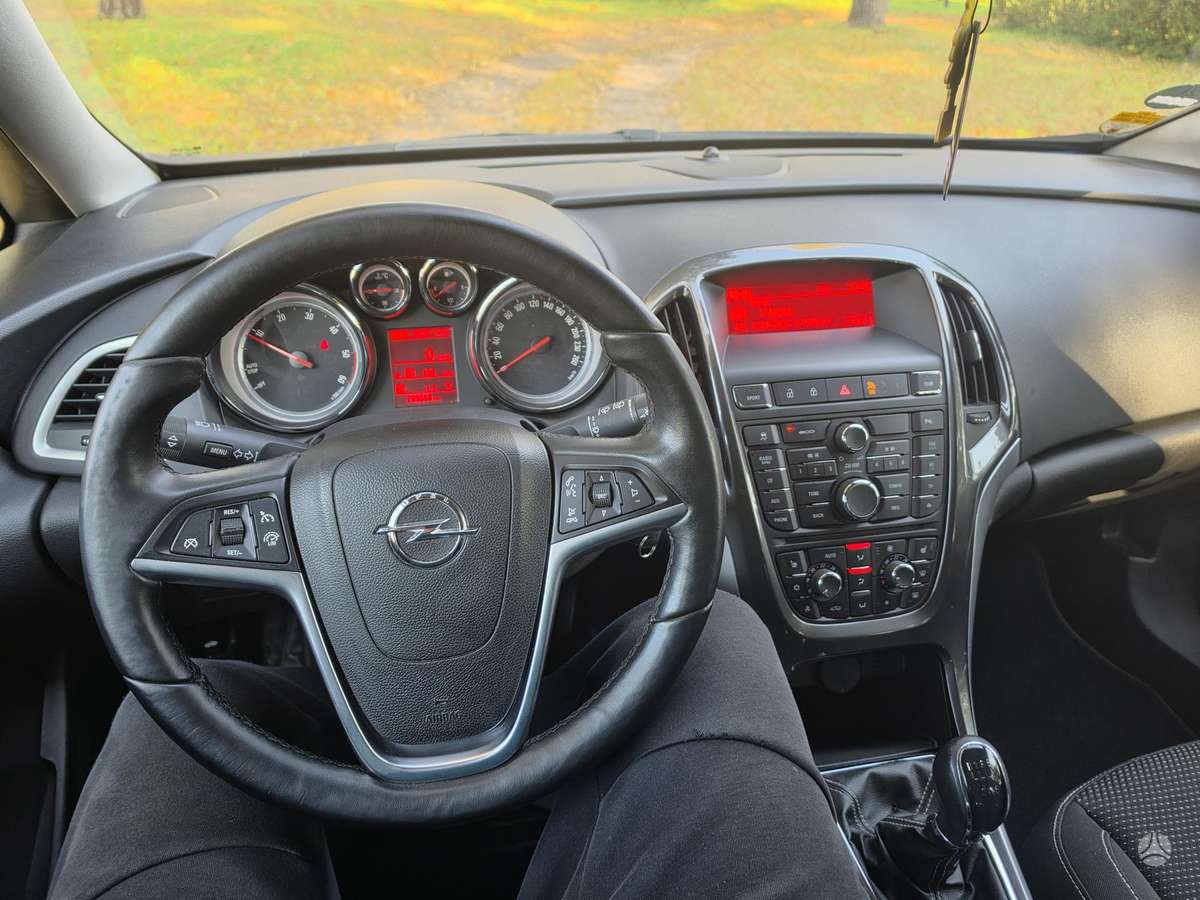 Opel Astra 2013 — photo 13