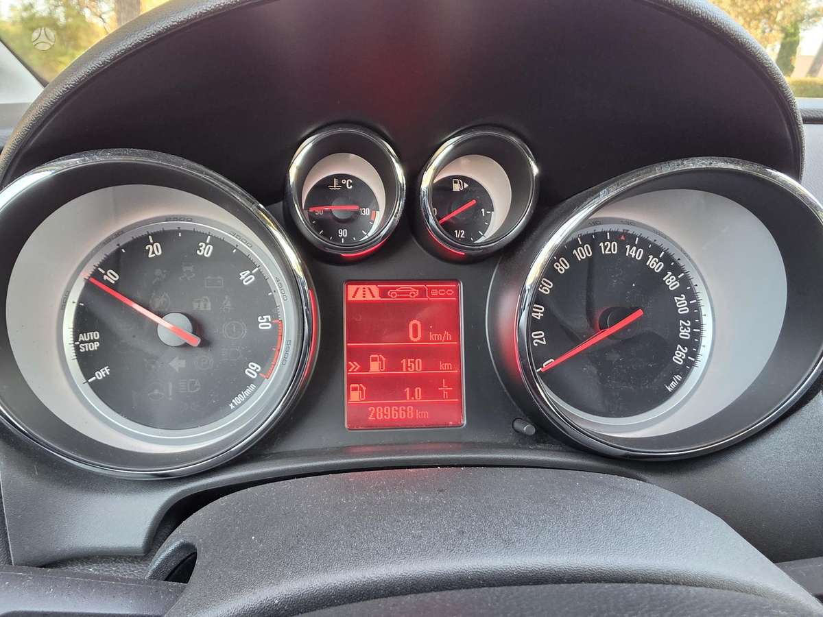 Opel Astra 2013 — photo 14