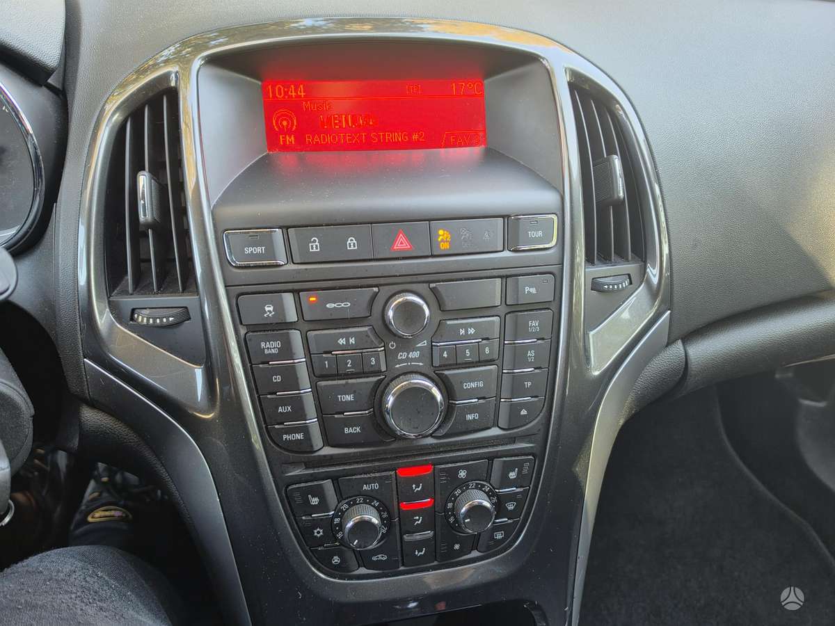 Opel Astra 2013 — photo 15