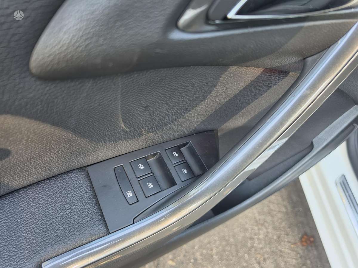 Opel Astra 2013 — photo 17