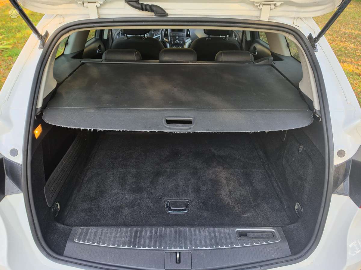 Opel Astra 2013 — photo 19
