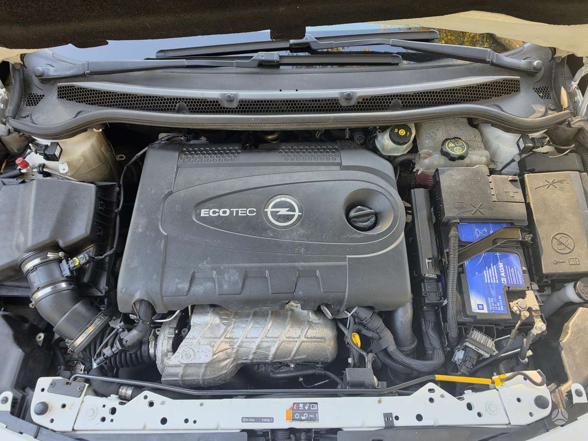 Opel Astra 2013 — photo 21