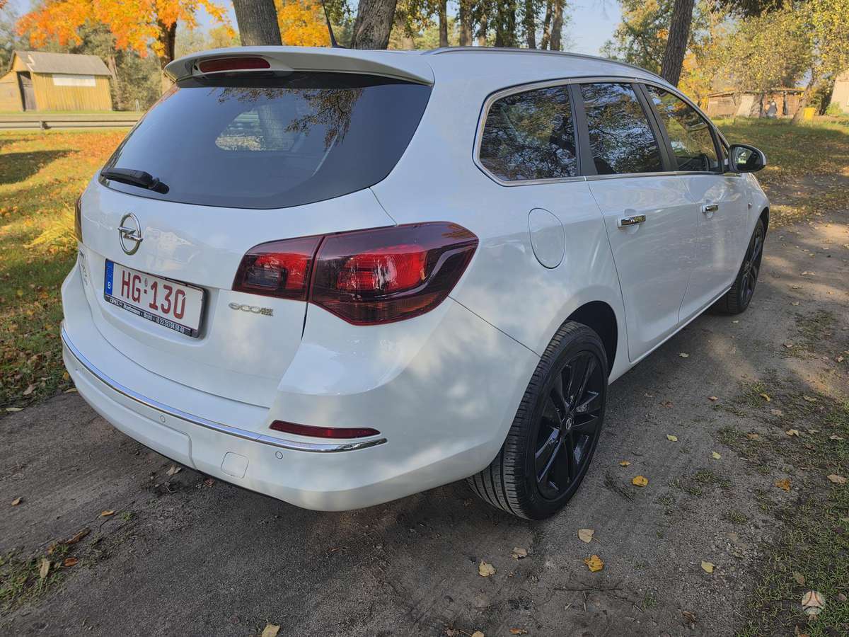 Opel Astra 2013 — engine 1956 cm³, 165 HP (121kW)