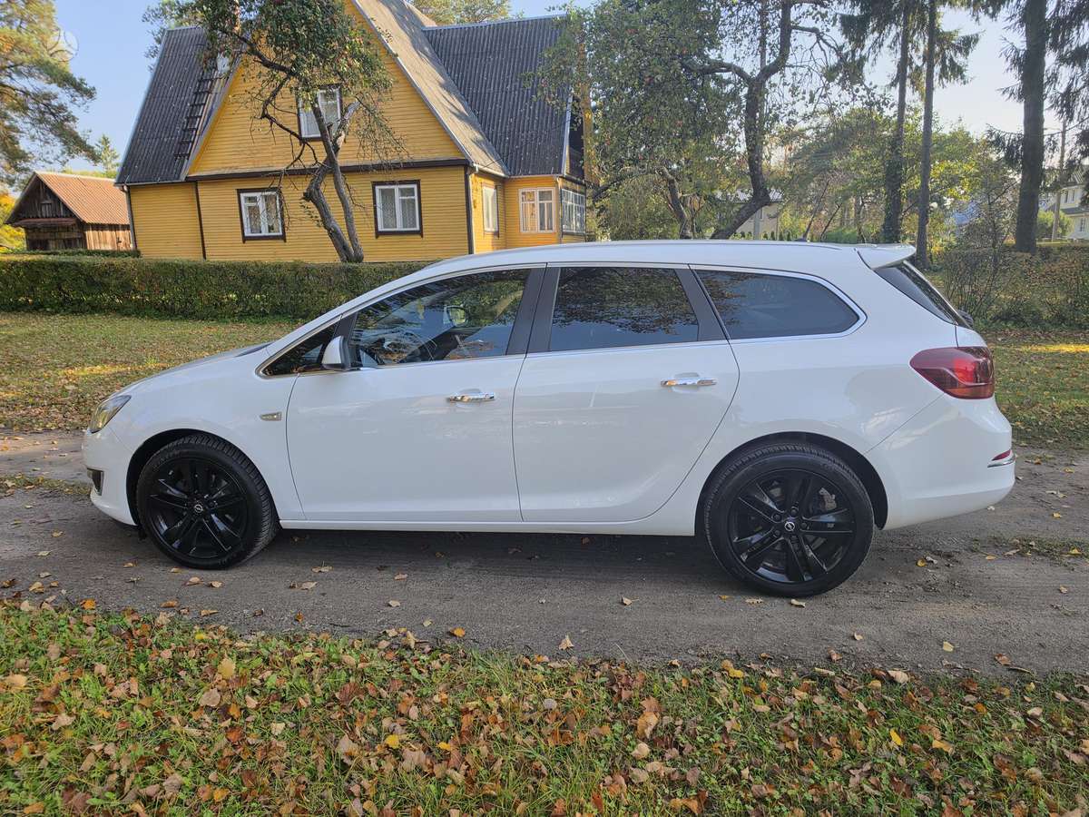 Opel Astra 2013 — photo 7