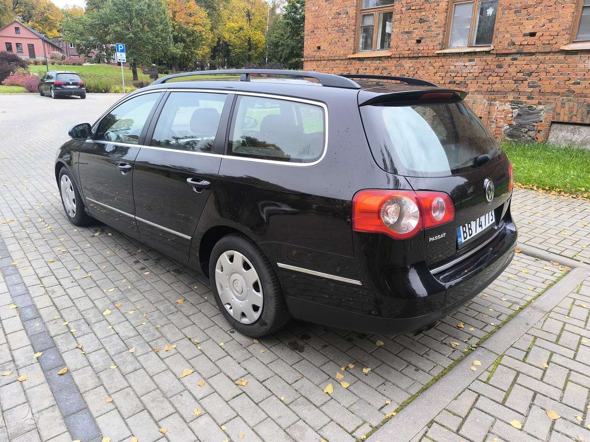 Volkswagen Passat 2009 — вигляд ззаду