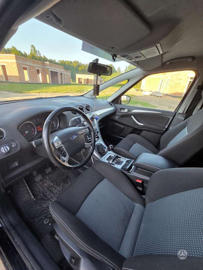 Ford S-MAX 2011 — photo 11