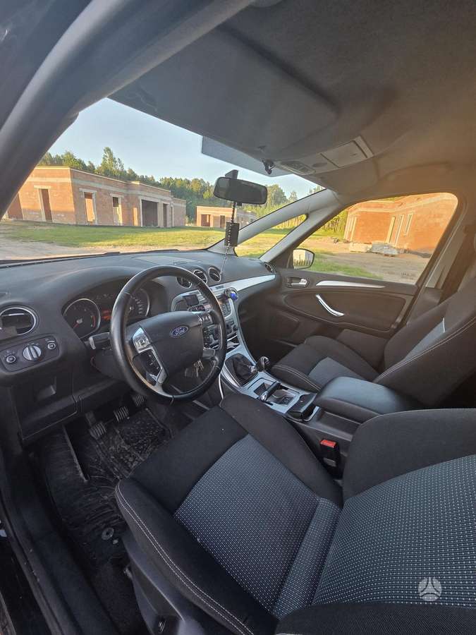 Ford S-MAX 2011 — photo 12