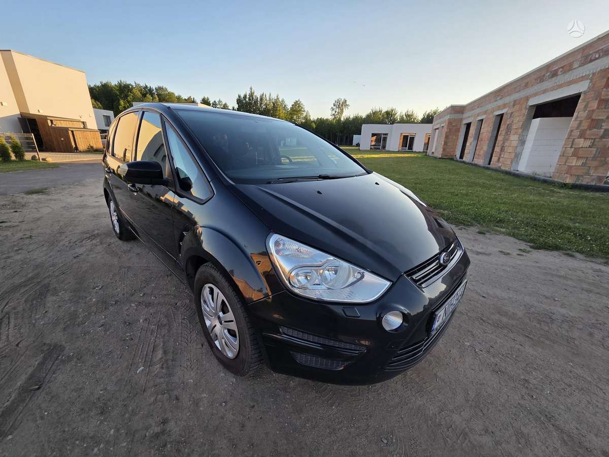 Ford S-MAX 2011 — rear view