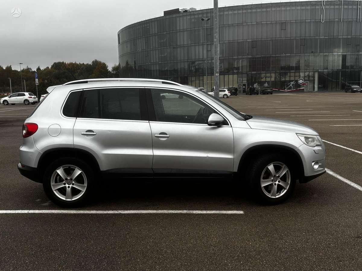 Volkswagen Tiguan 2007 — rear view