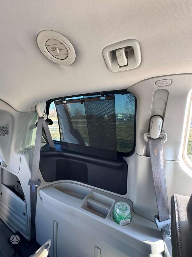Volkswagen Routan 2009 — photo 10