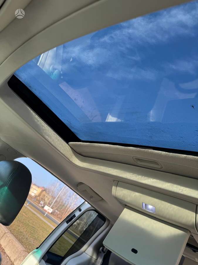 Volkswagen Routan 2009 — photo 11