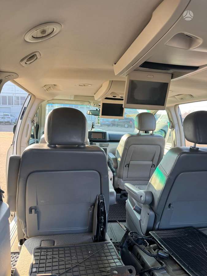Volkswagen Routan 2009 — photo 13