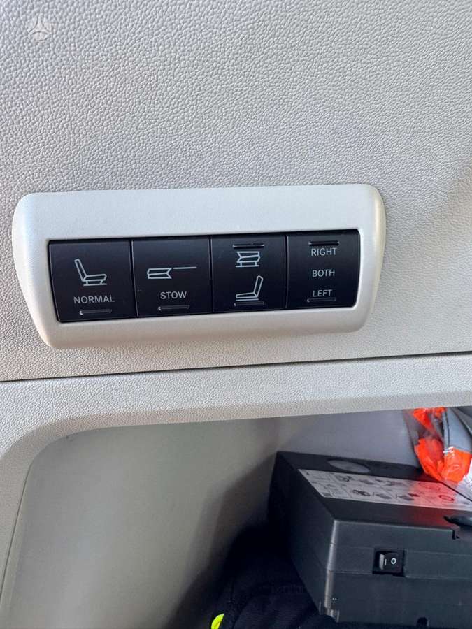 Volkswagen Routan 2009 — photo 15