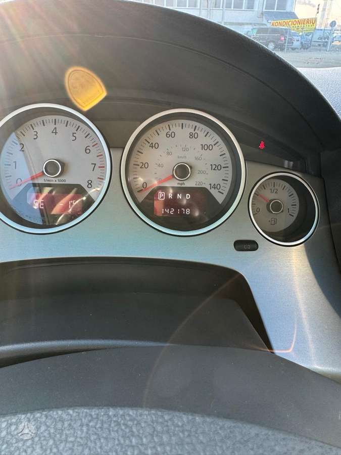 Volkswagen Routan 2009 — photo 17