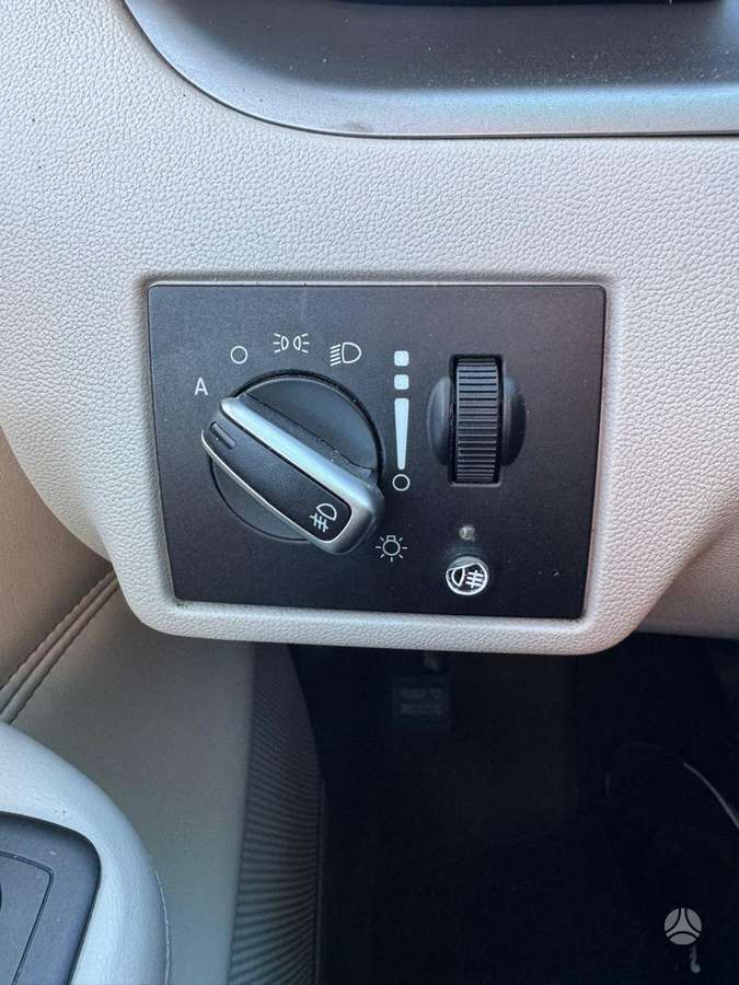Volkswagen Routan 2009 — photo 19