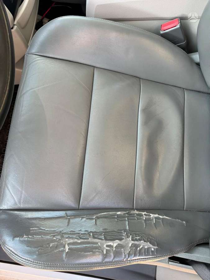 Volkswagen Routan 2009 — photo 23