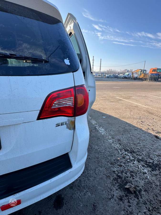 Volkswagen Routan 2009 — photo 24