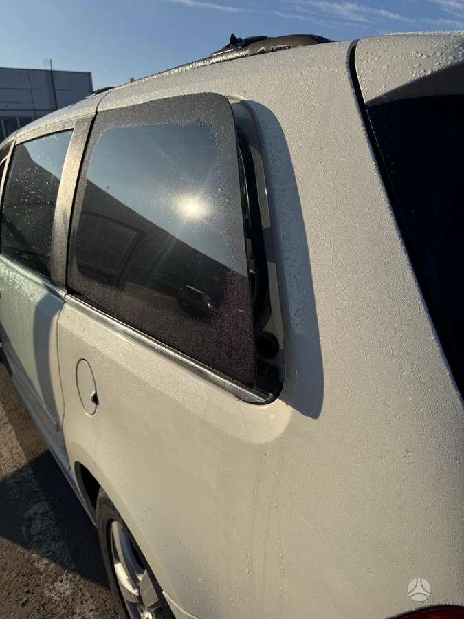 Volkswagen Routan 2009 — engine 3952 cm³, 252 HP (185kW)