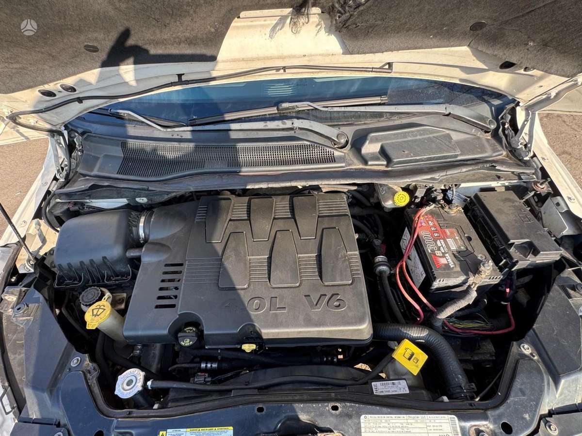 Volkswagen Routan 2009 — photo 5