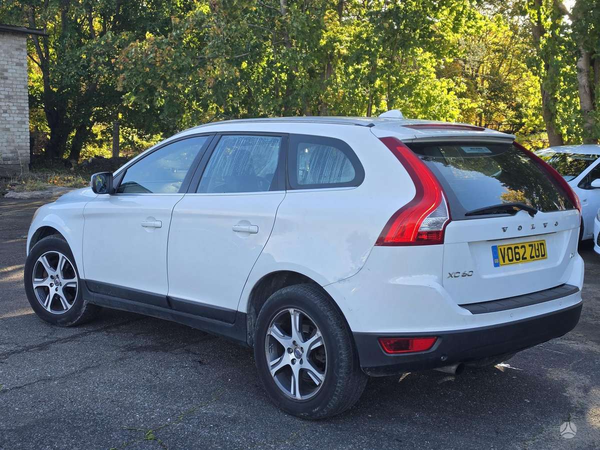 Volvo XC60 2012 — rear view