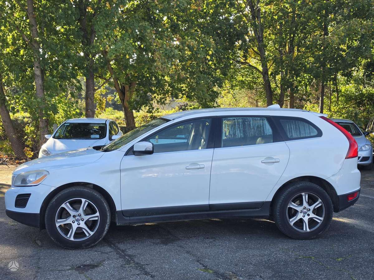 Volvo XC60 2012 — interior