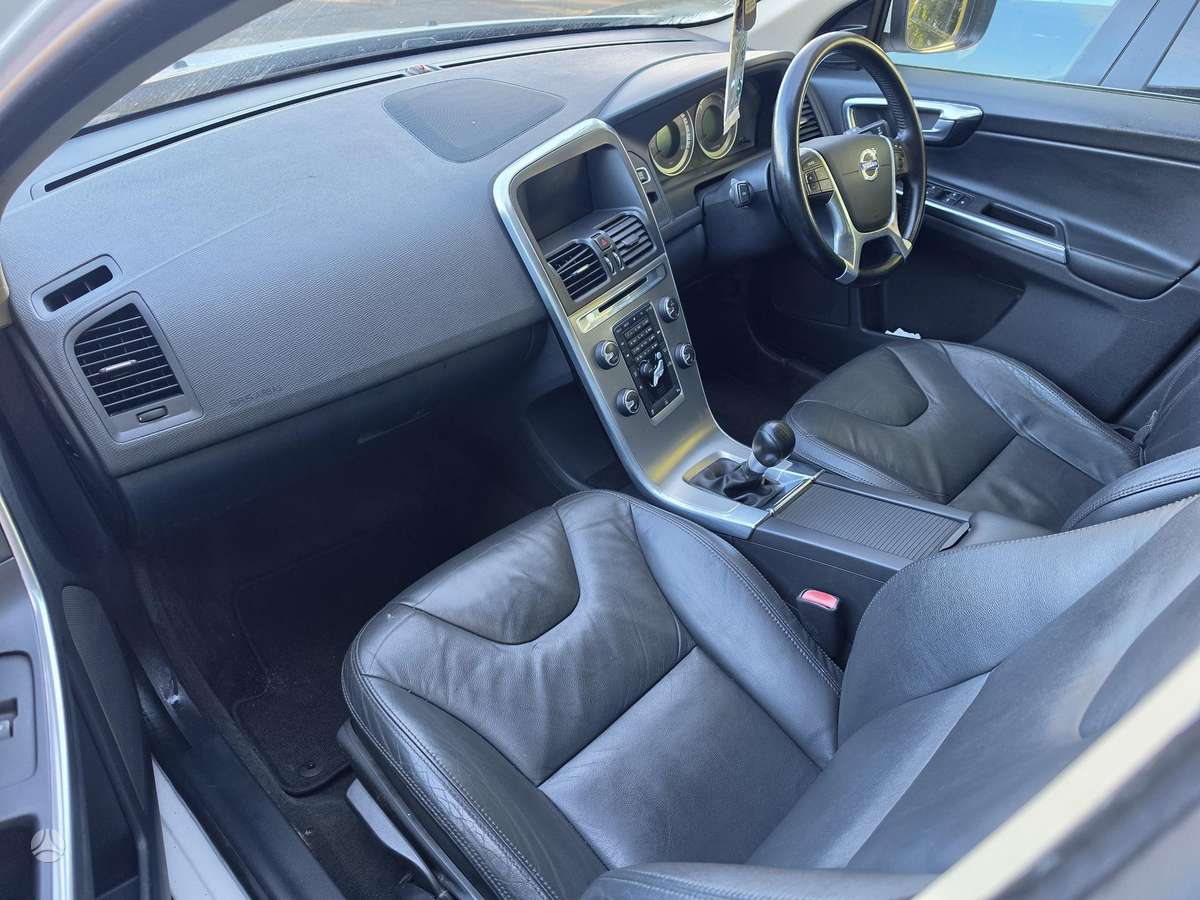 Volvo XC60 2012 — photo 6