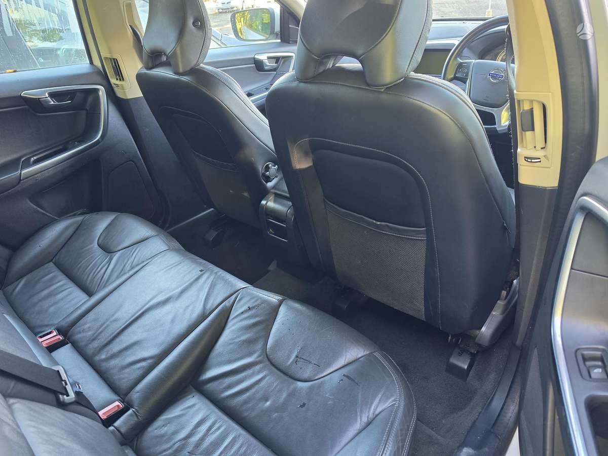 Volvo XC60 2012 — photo 7
