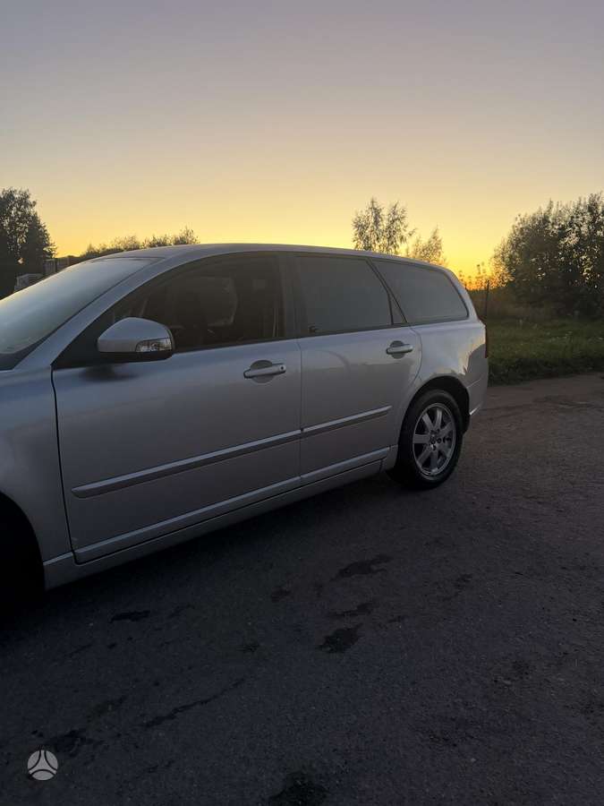 Volvo V50 2010 — вигляд ззаду