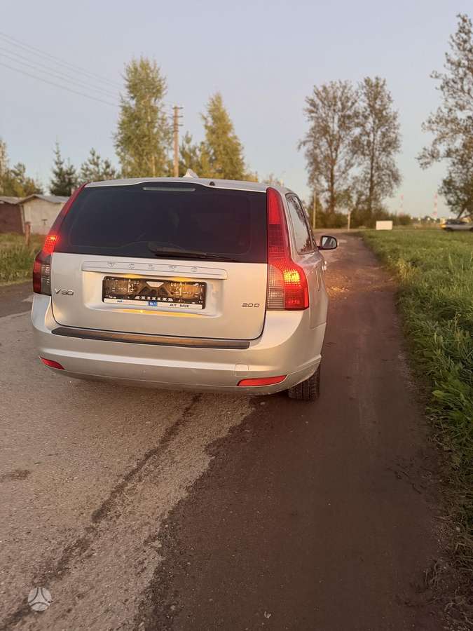 Volvo V50 2010 — двигун 1997 cm³, 136 HP (100kW)