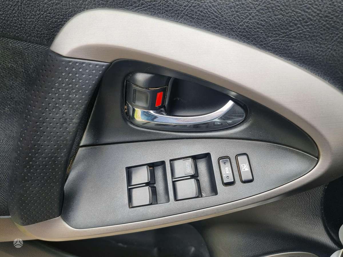 Toyota RAV4 2006 — photo 16